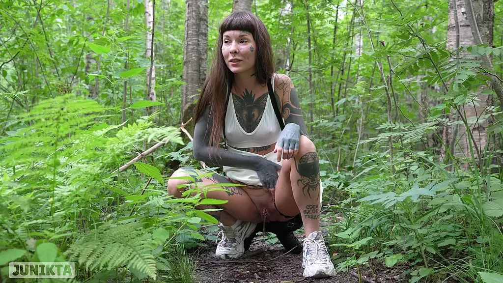 я ходила в вибро трусиках, пописала в кустах, встретила итальянца и отсосала ему