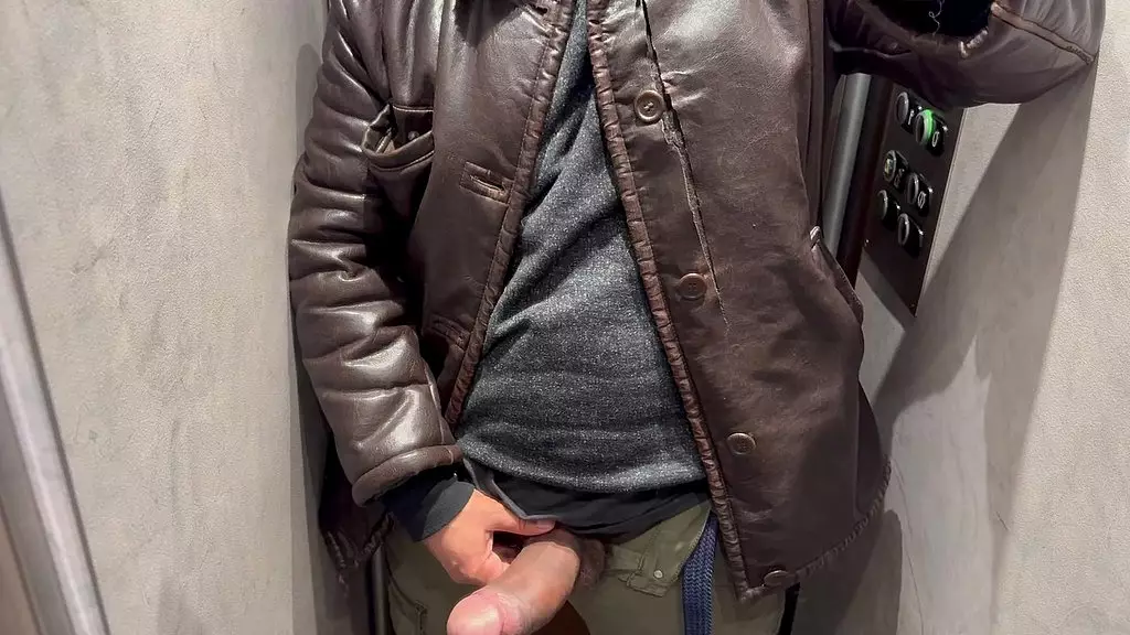 перестань пялиться и начни сосать!