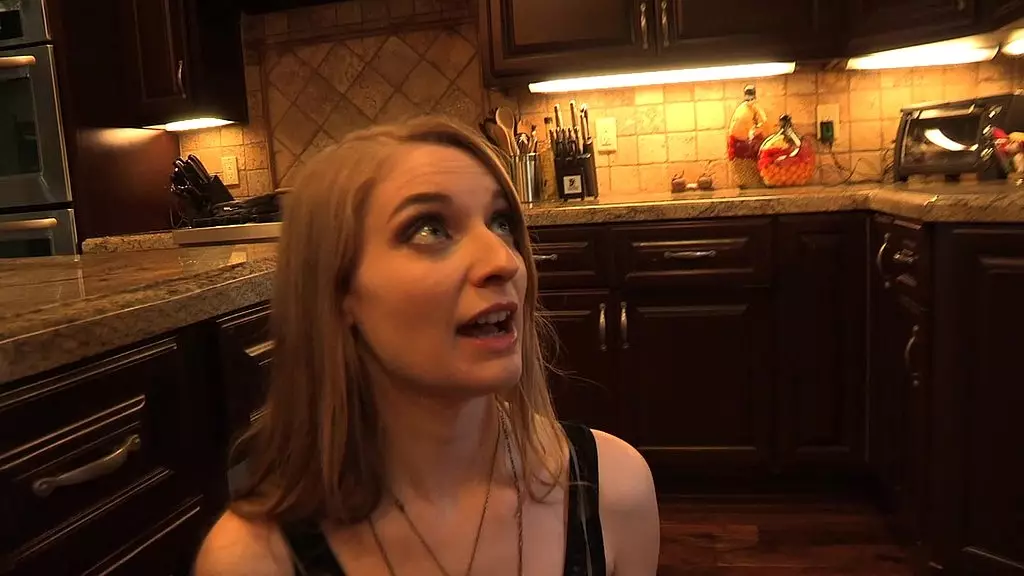 zorah white - модель, которая любит анальный секс