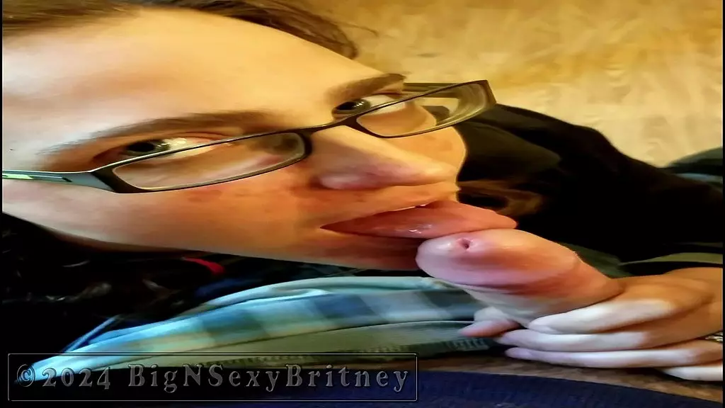большая и сексуальная Бритни - южная красавица, королева минета - подборка старых видео - много минетов и глубоких глоток, с тех пор, как я начала постить!