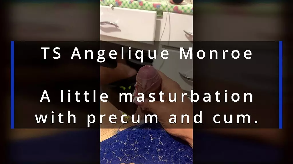 ts Анжелика Монро - немного мастурбации