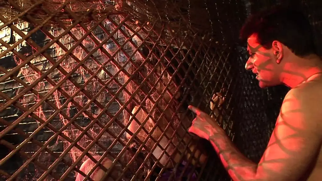 скарлетт получает сперму на свои сиськи