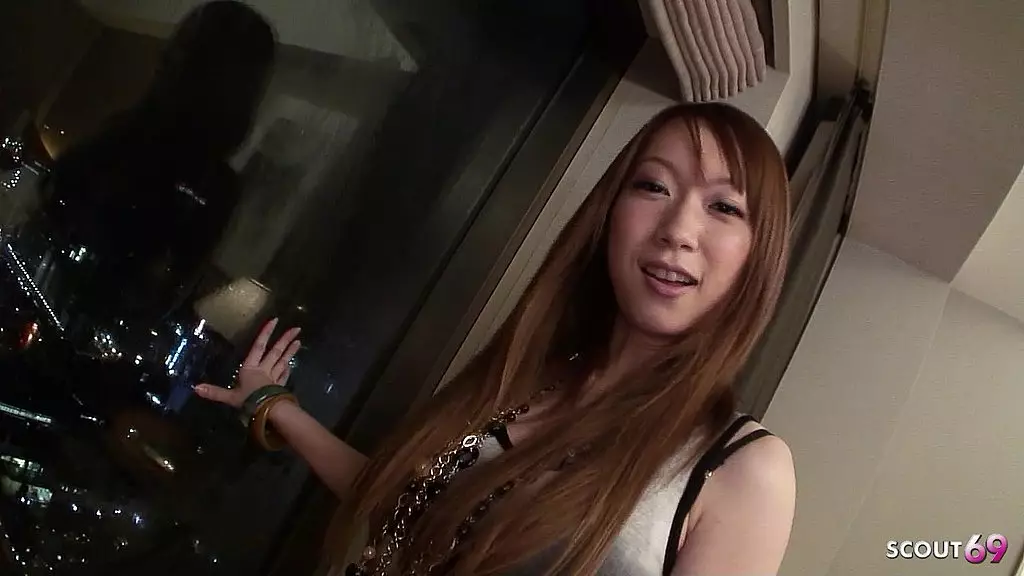 японская секретарша-подросток подцепила и поговорила с незнакомцем, который кончил ей на лицо и кончил ей на лицо в jav без цензуры