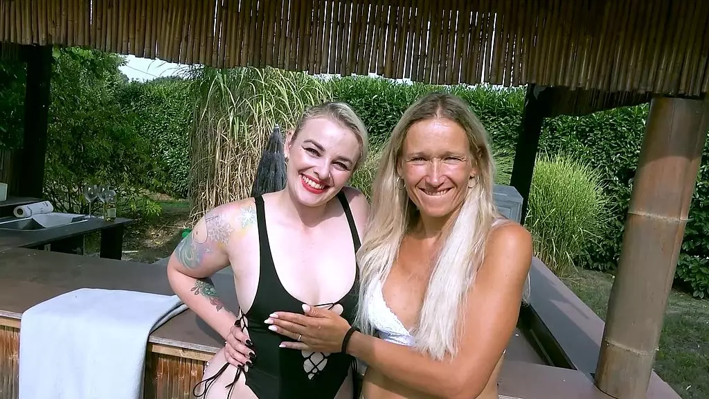 Нора (49) - групповуха на улице с хобби