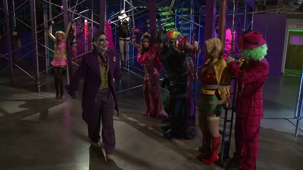 Шутник и Бэтфак устраивают дикую оргию с Батиком и толпами шлюх