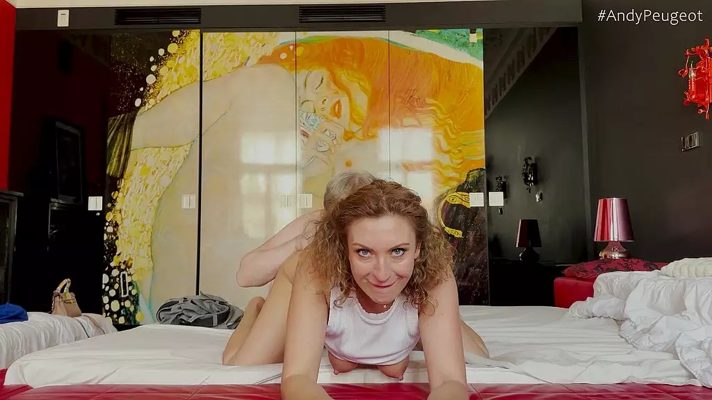 возбужденная милфа Джулия Норт любит мороженое и минеты