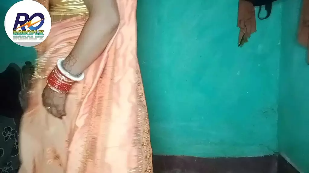 shadi me shali ko bullakar party me mokka pakar chudai ghori banakar chudai saree full removal