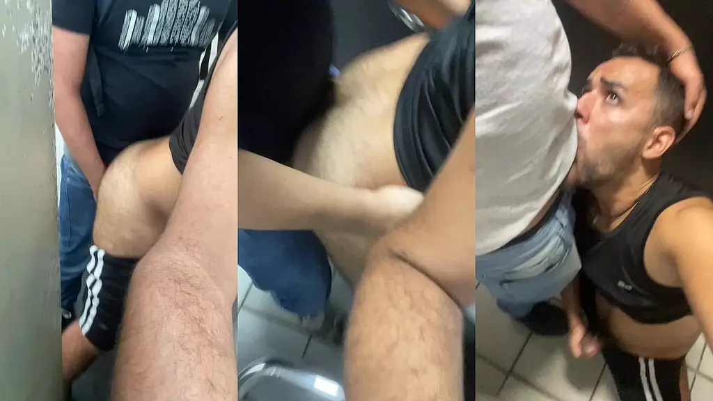 engole minha rola no Banheiro seu safado, de joelhos ele aceita ser dominado