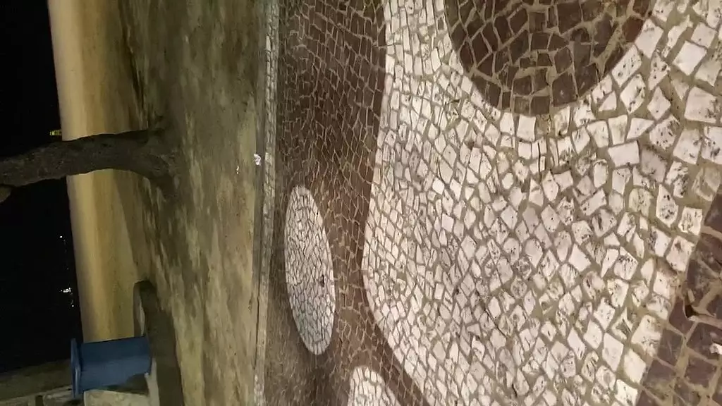 тирандо или паузао пра фора на прайя де сантос ночью