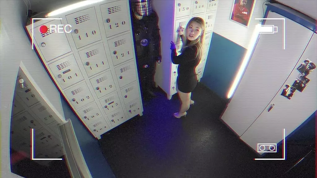 бедная миниатюрная сельваджийская красотка а. в бункере - пленница sc4