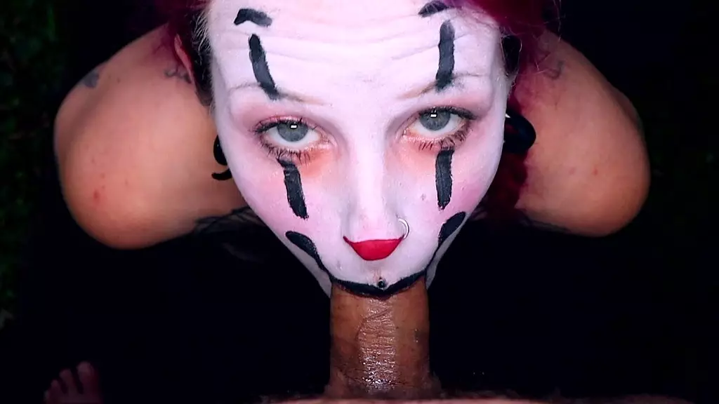 грязный глубокий минет в стиле клоуна