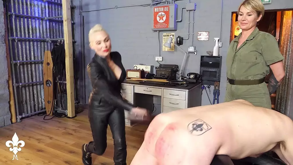 хардкорный страпон