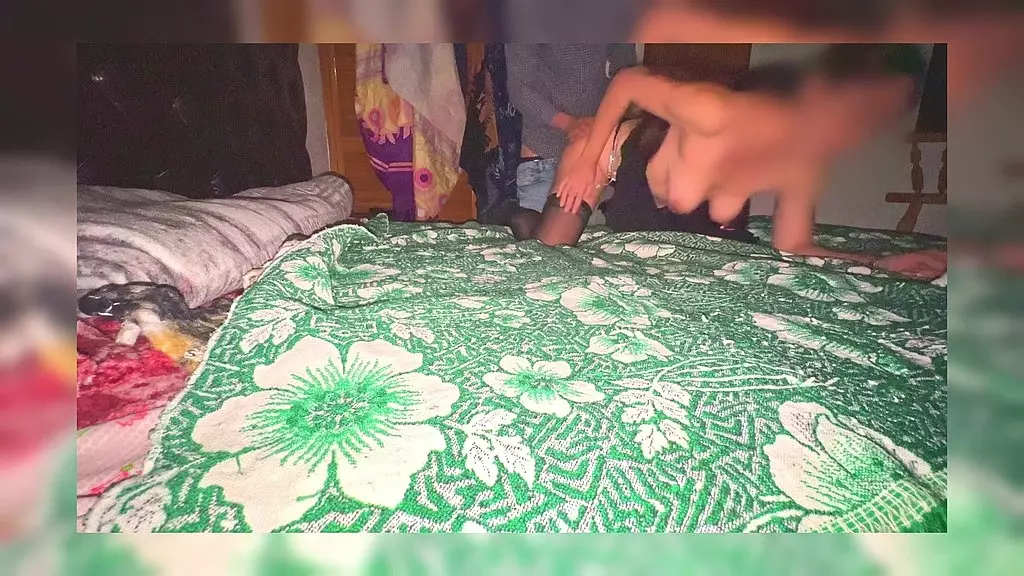 sexo casero!! senora divorsiada cogiendo после нескольких напитков con chamaco!! ella think que la luz era lampara!! milf mexicana!! complete