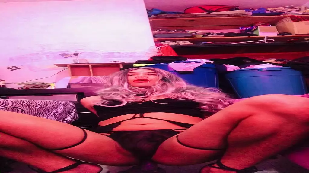 shuletranss deseosa de una rica follada, nueva trans Hermosa le encanta que le follen