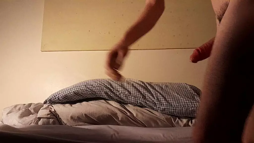 кончи на мою сексуальную еблю на подушке