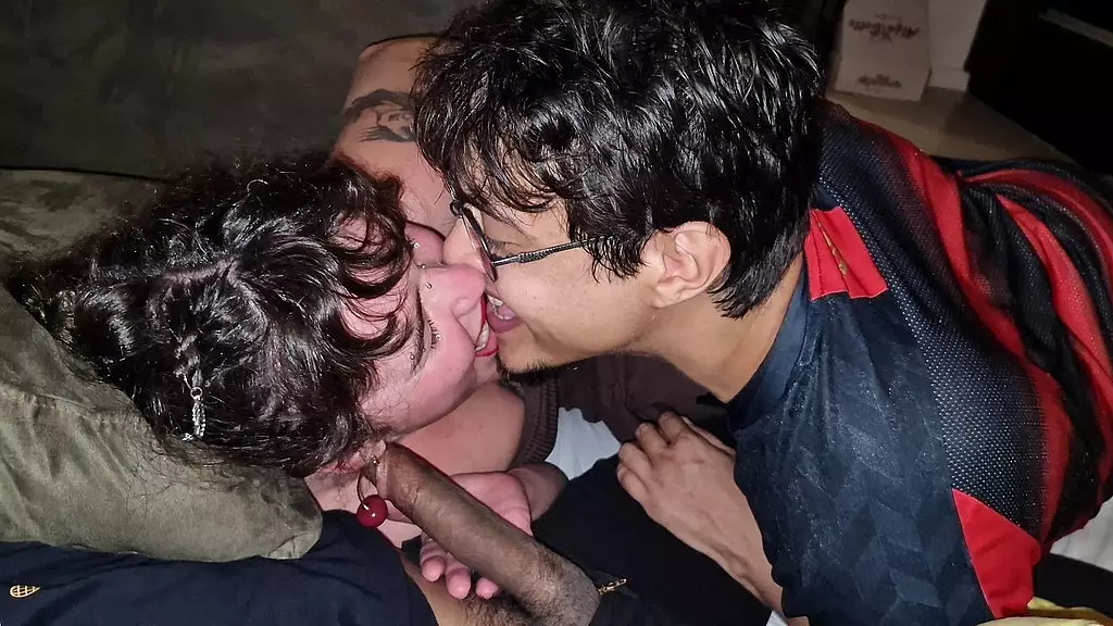 моя жена и ее подруга отсосали у моего BBC