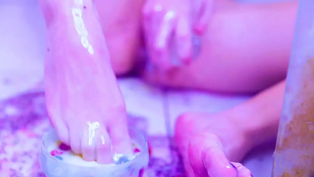 Бия Роман испачкает свои сексуальные ступни