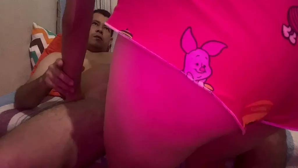 esposa chupa e fode o marido com dedo no cuzinho ate ele encher sua buceta de leitinho