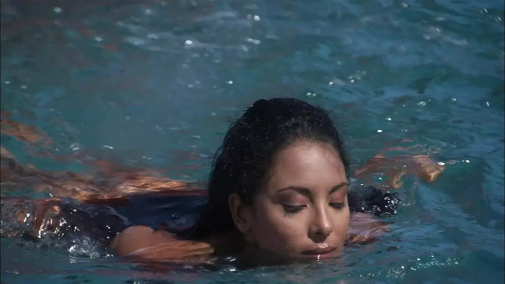 Энджел Кэссиди и Роксси Раш трахаются пальцами и кончают