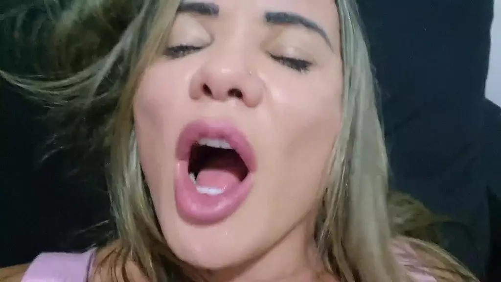 ela voltou para levar surra de pau