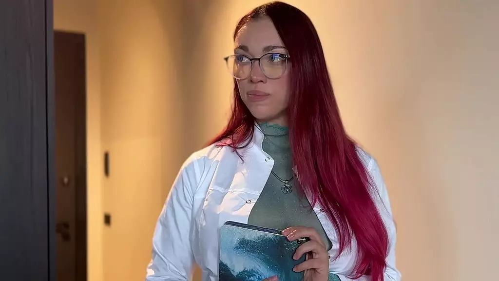 путешественница во времени хочет трахнуть своего создателя