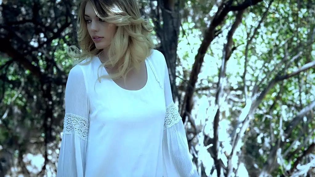 эми нужно закончить дела по дому, прежде чем ее трахнет муж