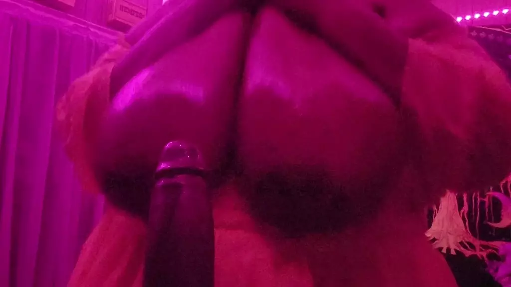 поклоняются в розовом