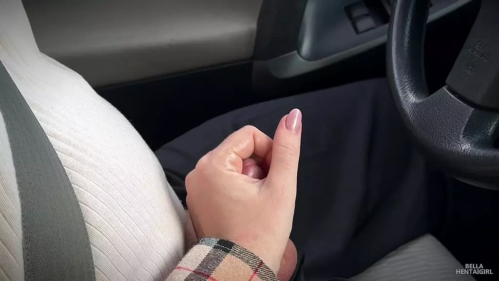 pov дрочи ему, пока он за рулем - bella hentaigirl