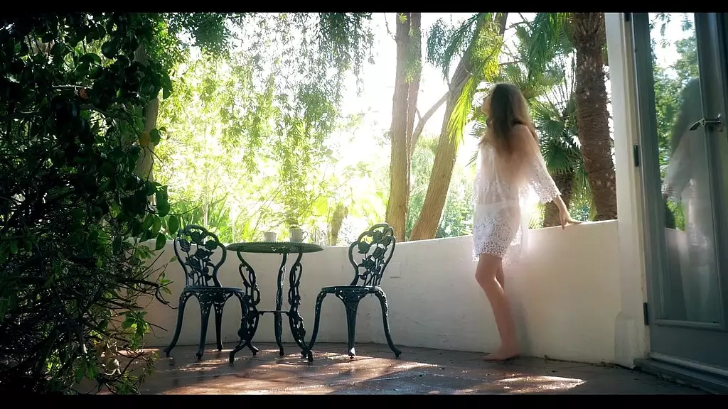 tali dova слишком красива для порно, но она получает удовольствие от пошлости