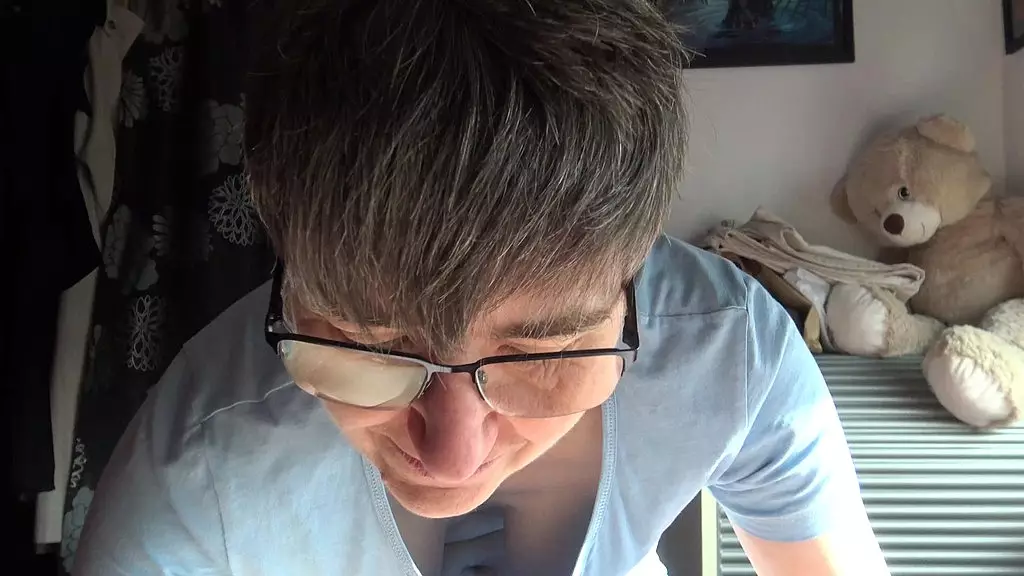 глотает на солнце