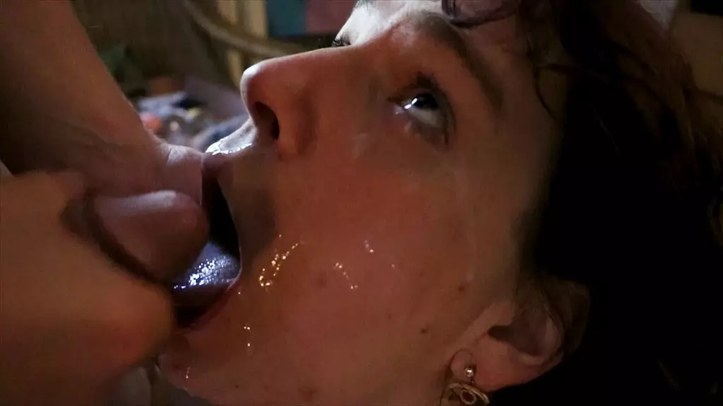 транс девушка Мелоди и ее муж чувственно трахаются с камшотом на лицо