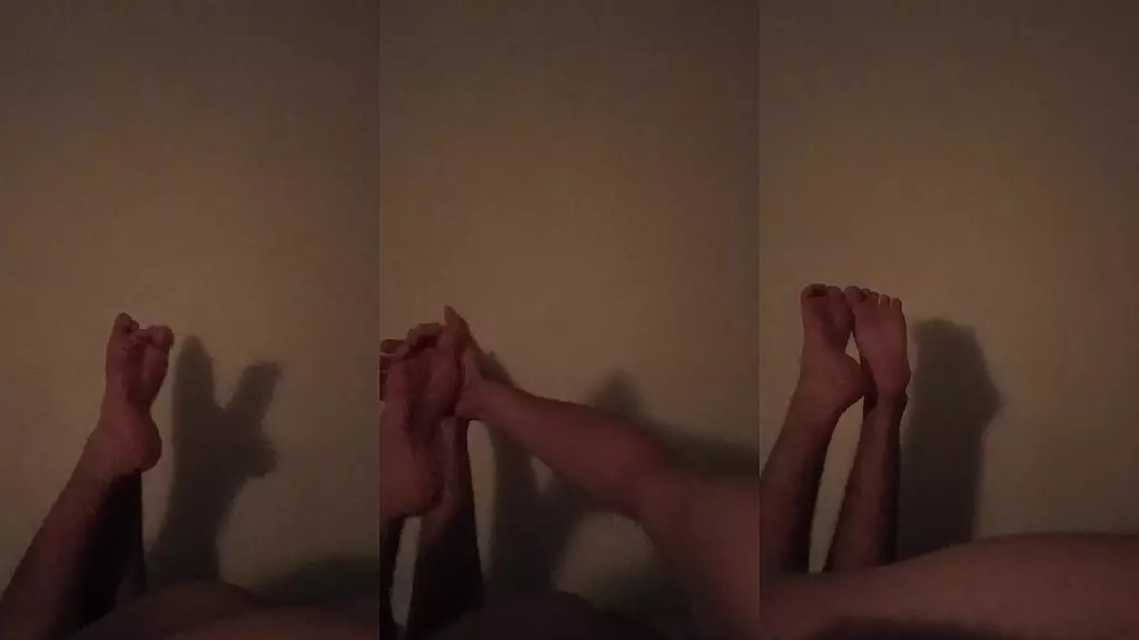 anna balancando os pezinhos - видео, предшествующее самым приятным моментам