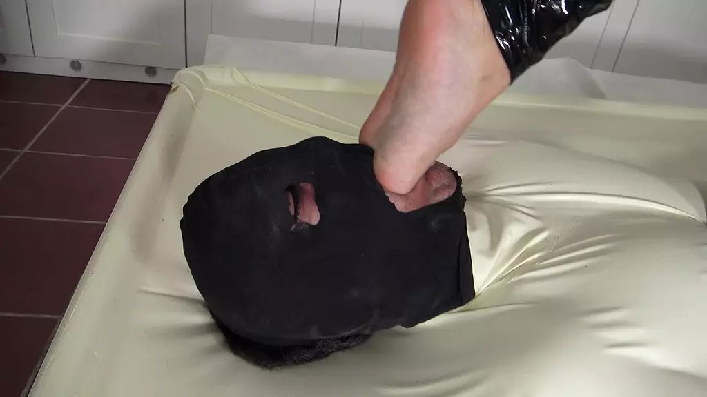 вакуумный раб – затыкание ступней и ступни