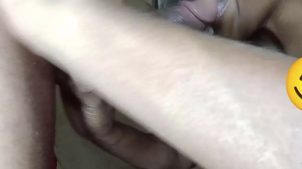 engolindo a porra do amante e recebendo na cara