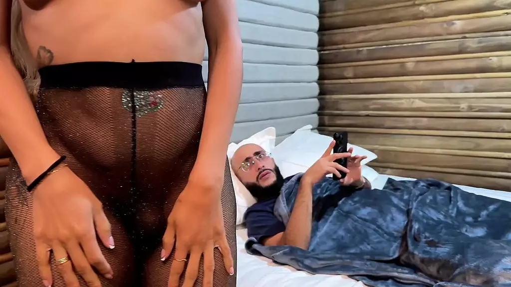 не теряй целлюлярного, пока не увидишь мою задницу и мою твердую девственность