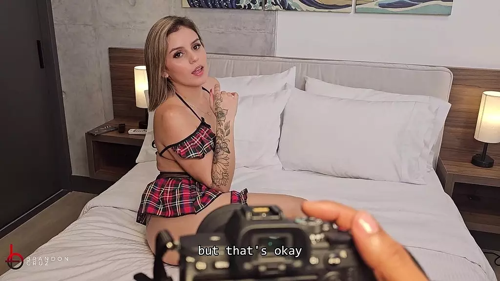 фотограф с огромным членом жестко трахает юную модель-шлюшку - Брэндон Круз