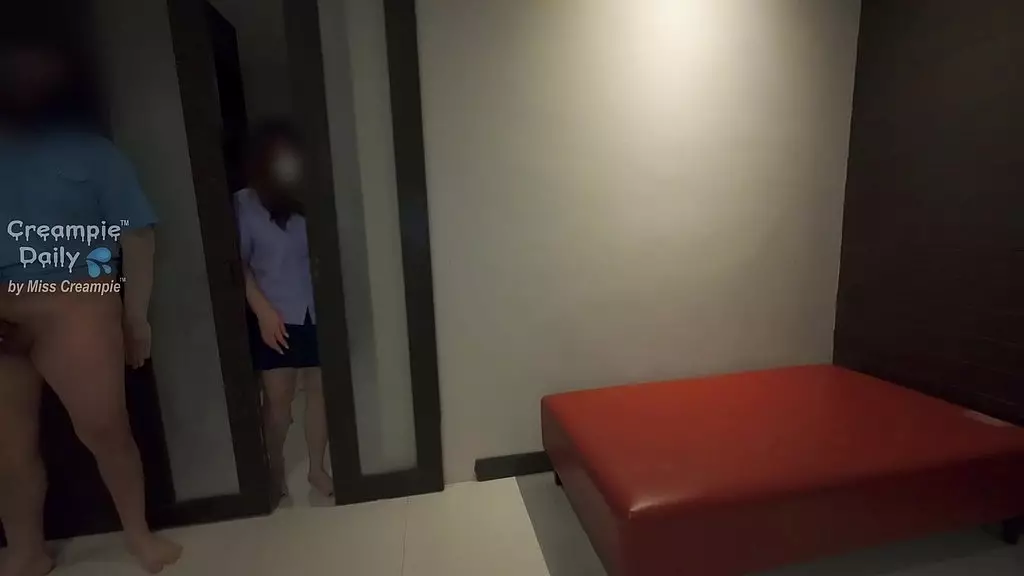 студентка получает трах и кремовый сюрприз от похотливого охранника