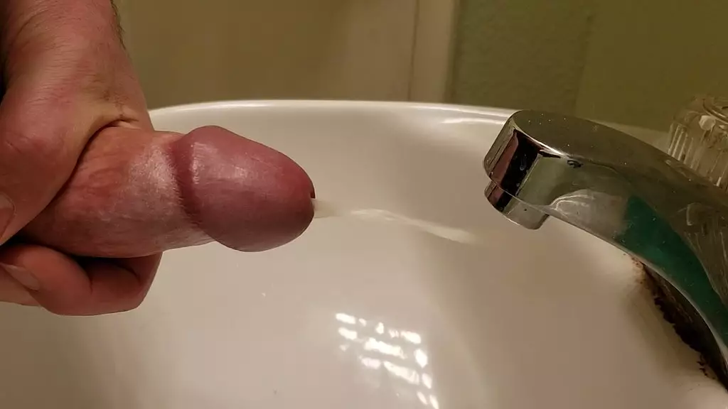 оргазм Энтони Ардена у раковины 2