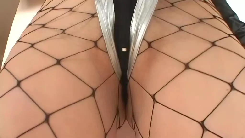 nadia sinn так возбуждена для большого черного члена, что хочет, чтобы он был зарыт в ее задницу