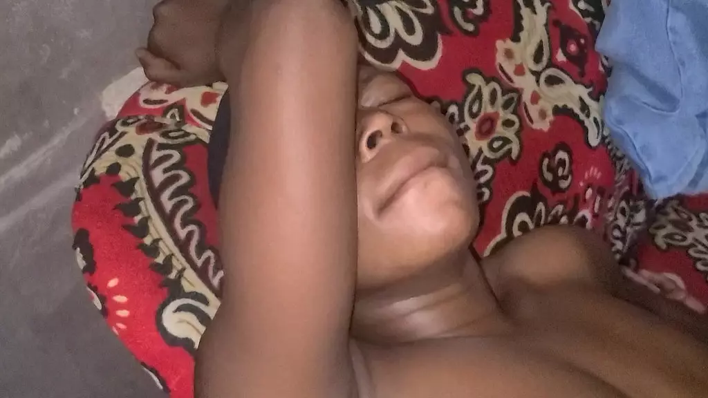 она попросила рождественские подарки, и я дал ей член