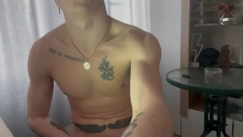 утренняя дрочка с сигаретой и завтрак из спермы falcon al 127