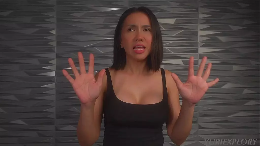 азиатская секс-жена с кремпаем в групповухе 4k