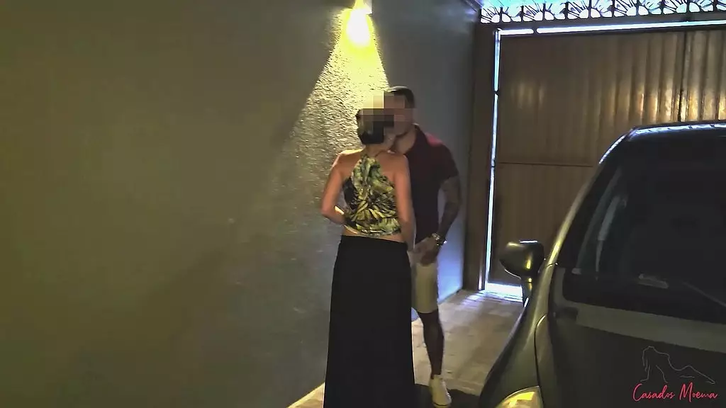 sra. moema fode na garagem do drive in eo corno cuckold so na punheta!