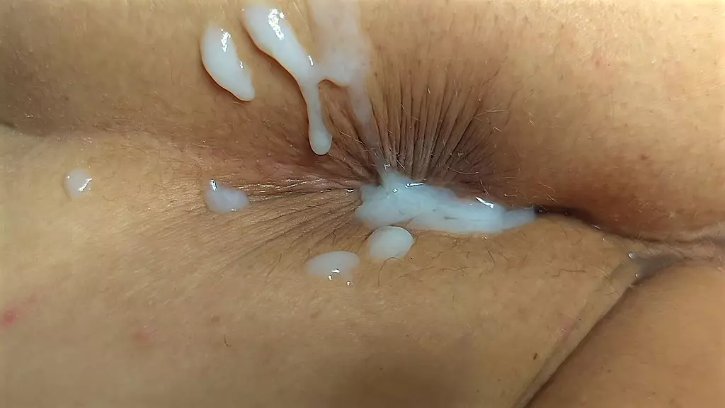 О Боже, ты правда кончаешь? Я же сказала, никакого проникновения, только потри мою киску своим членом, не смей кончать в меня