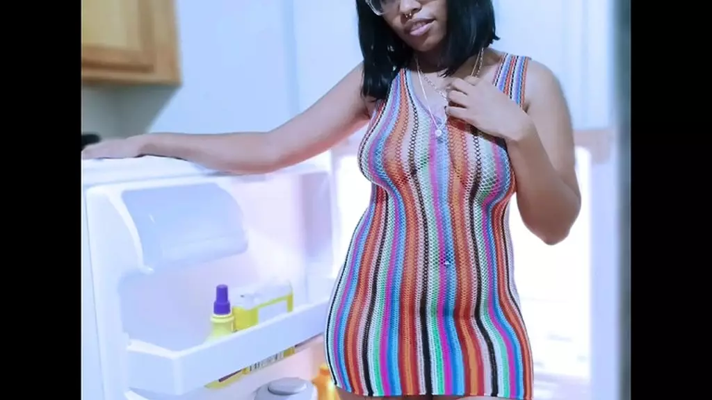 делю кухню с моей горячей чернокожей коллегой