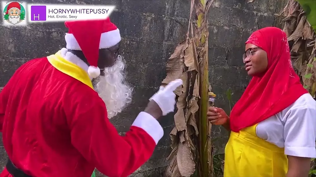 Секс в Африке. Санта-Клаус появляется с подарками в виде большого члена