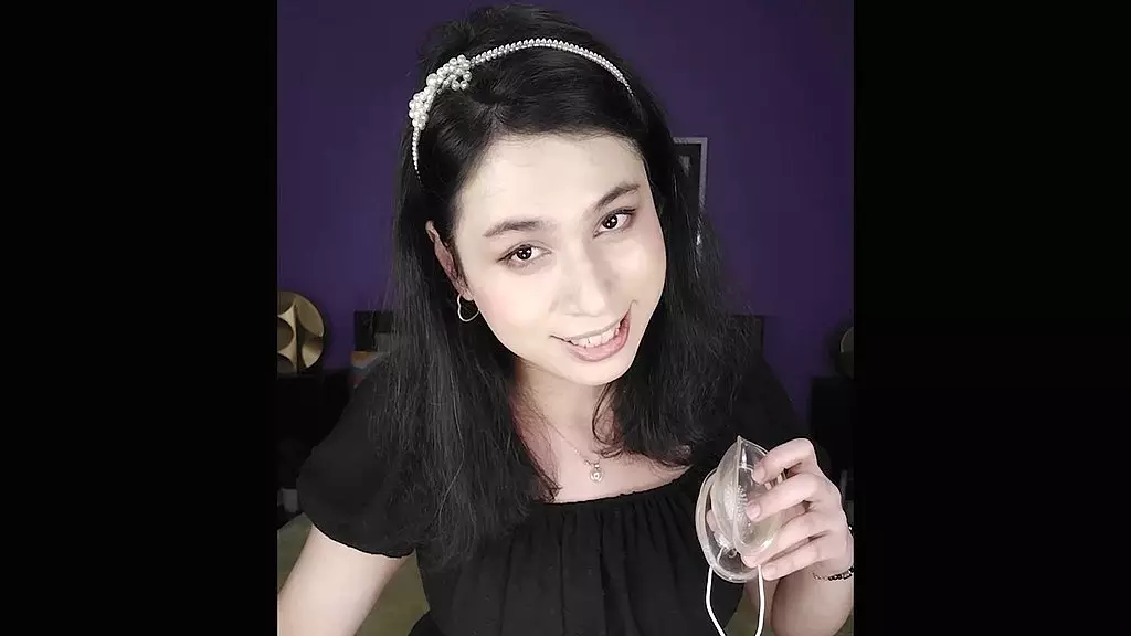 разрывание груди, сексуальные танцы и волшебный сквирт трансвестита (премиум-фильм)