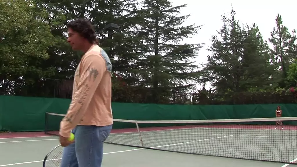 тройничок на теннисном корте