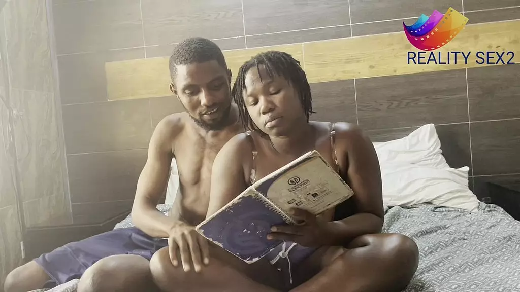 возбужденный сводный брат