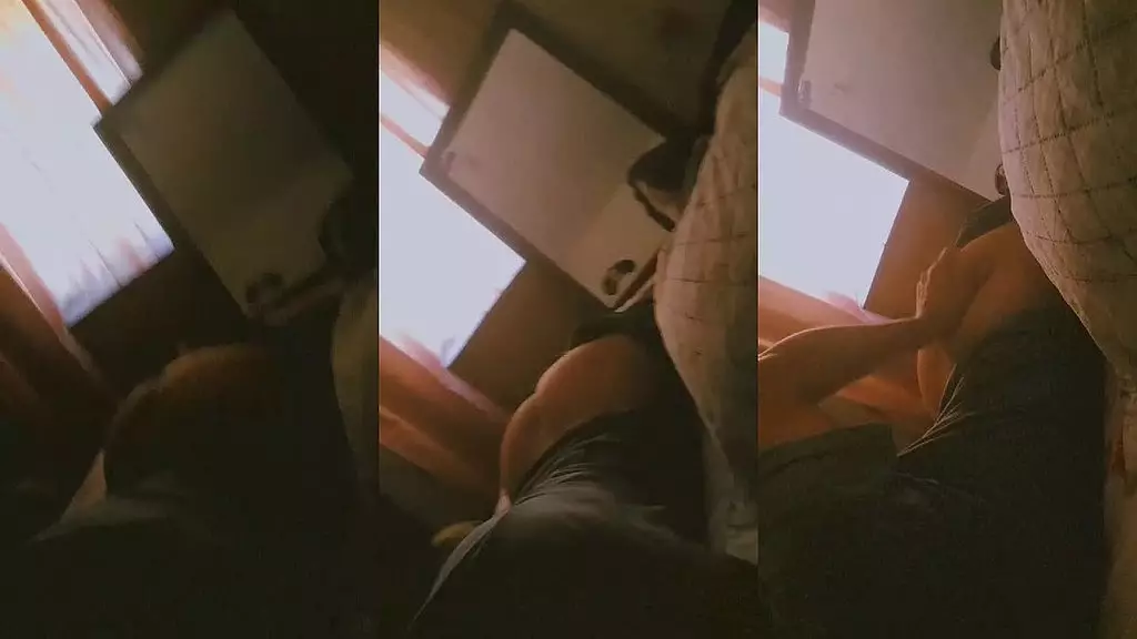 me quede solo en casa, y me puse cachondo play con mi culito